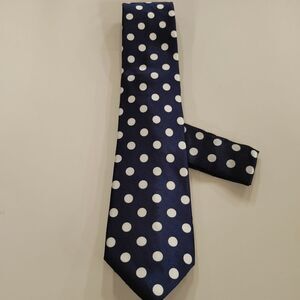 MEN'S ST. PATRICK NAVY/WHITE POLKA DOT TIE AND POCKET SQUARE SET.